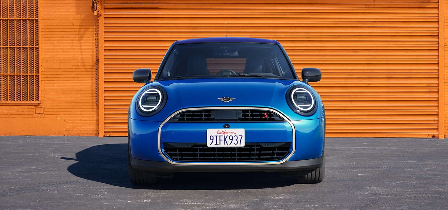 Front view of the MINI Cooper 5-Door in Icy Sunshine Blue and Multitone Roof Blue.