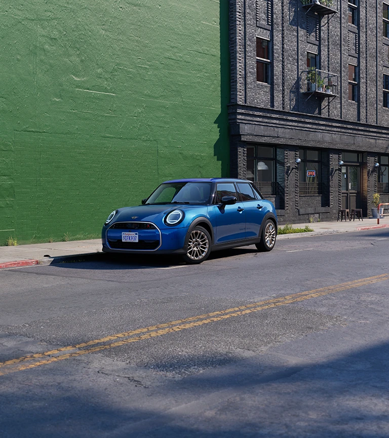 New MINI 5-door hatch – blue and white – front view