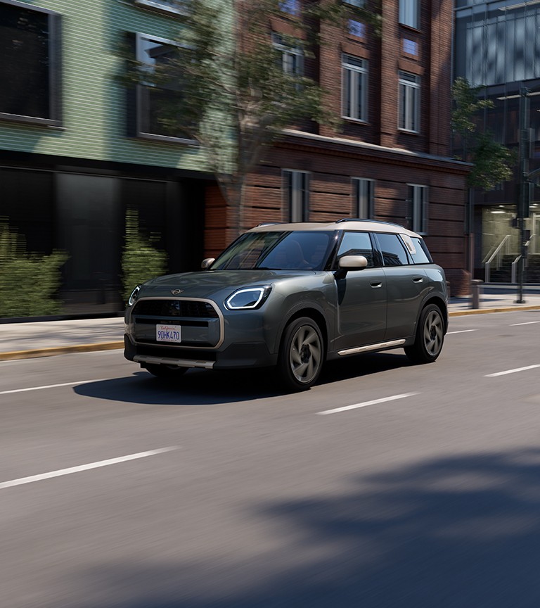 New MINI Countryman– green and black – front view