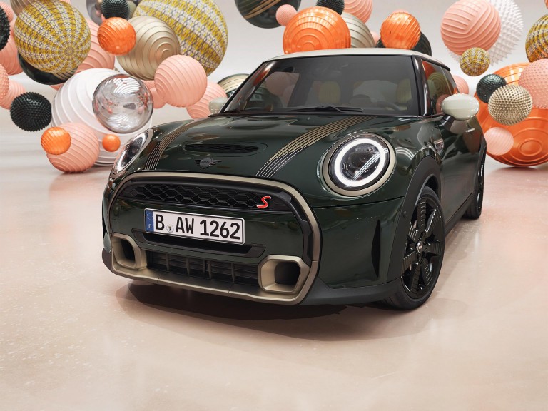 MINI 3-door Hatch Resolute – Rebel Green – Bonnet stripes