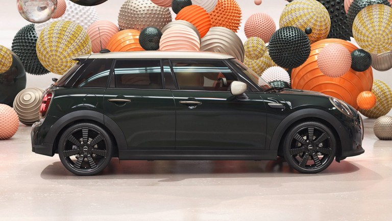 MINI 5-door Hatch – Resolute Edition – Rebel Green