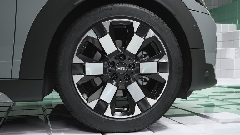 MINI Countryman Untamed Edition – 18 wheels – 2-tone spoke