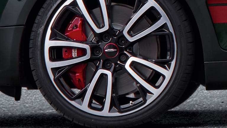 MINI John Cooper Works – 18” light alloy wheels – 18” brakes 